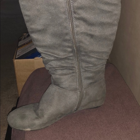 Boots - Picture 3 of 4